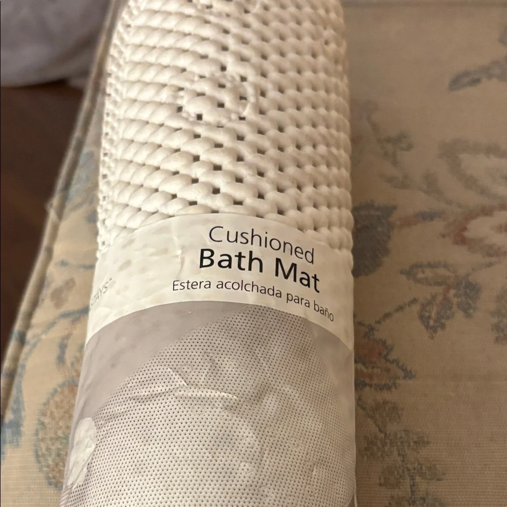 Cushioned cream Bath Mat